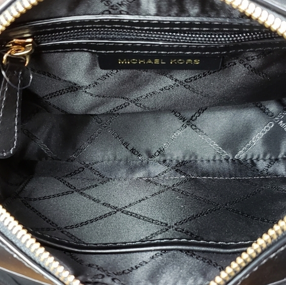 ⚠️LAST 1⚠️ Michael Kors Butterfly Camera MD Crossbody - Picture 4 of 10
